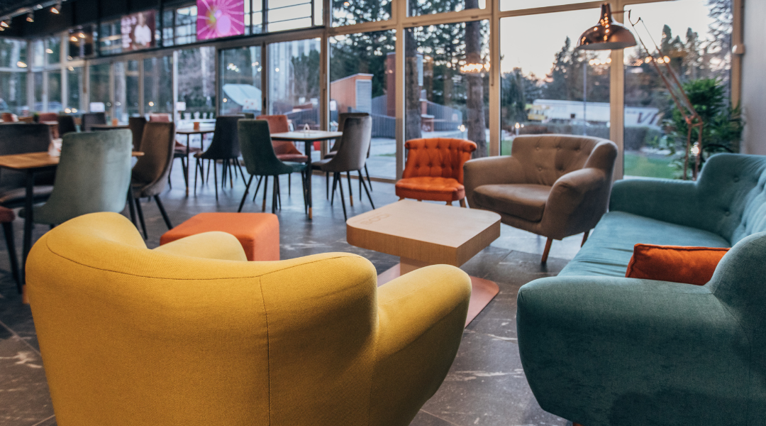 How To Choose the Right Cafeteria Seating For Office?